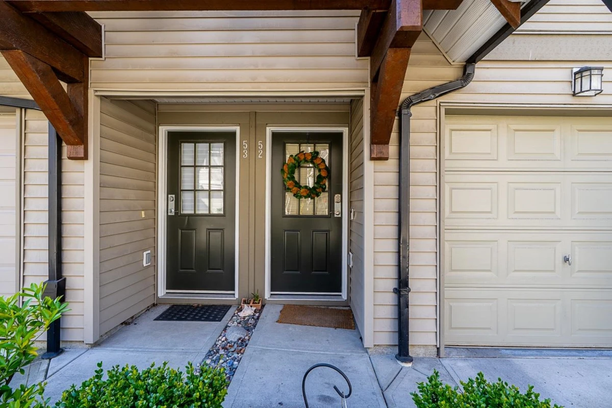 Family Room Photo of 52 15152 62a Avenue, Surrey, BC