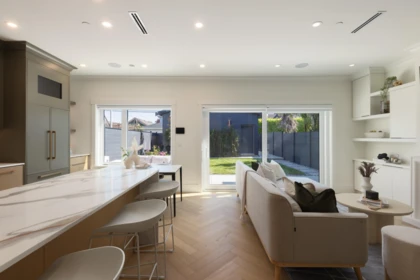 Kitchen Photo of 2 258 E 19 Avenue, Vancouver, BC