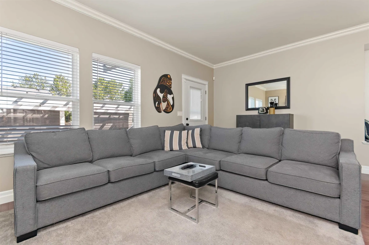 Living Room Photo of 34609 7 Avenue, Abbotsford, BC