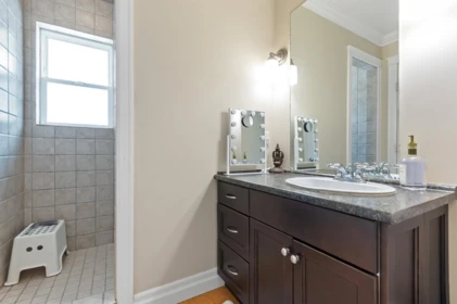 Entry Foyer Photo of 34609 7 Avenue, Abbotsford, BC