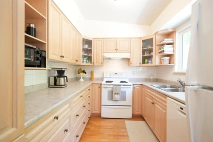 Breakfast Nook Photo of 646 E Windsor Road, North Vancouver, BC