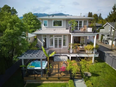 449 E 15th Street, North Vancouver, BC, North Vancouver — Single Family Residence for sale