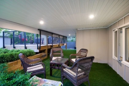 Garden / Landscaping Photo of 449 E 15th Street, North Vancouver, BC