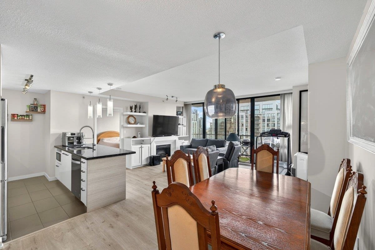 Family Room Photo of 2701 2982 Burlington Drive, Coquitlam, BC