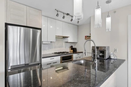 Kitchen Island Photo of 2701 2982 Burlington Drive, Coquitlam, BC