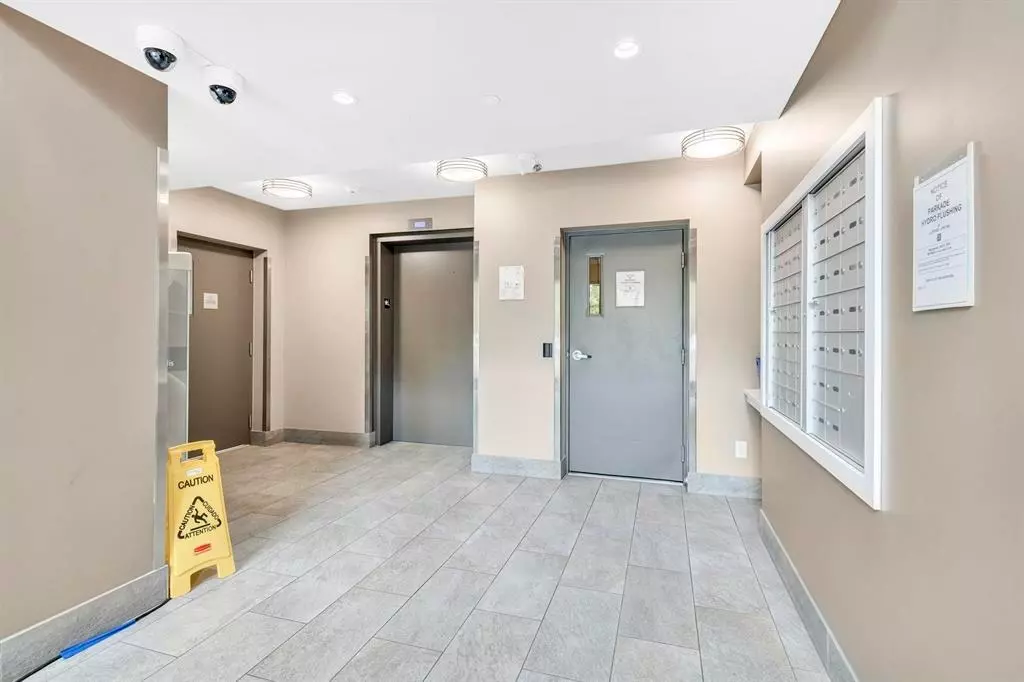Family Room Photo of 413 14358 60 Avenue, Surrey, BC