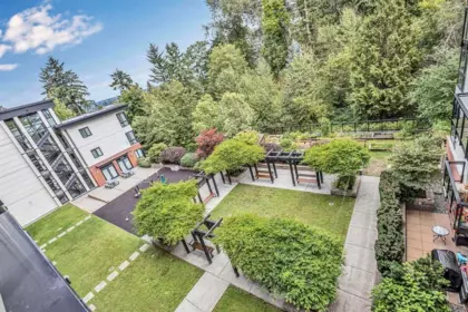 Hallway Photo of 413 14358 60 Avenue, Surrey, BC