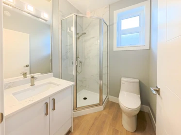 Primary Bathroom Photo of 4 2557 W King Edward Avenue, Vancouver, BC