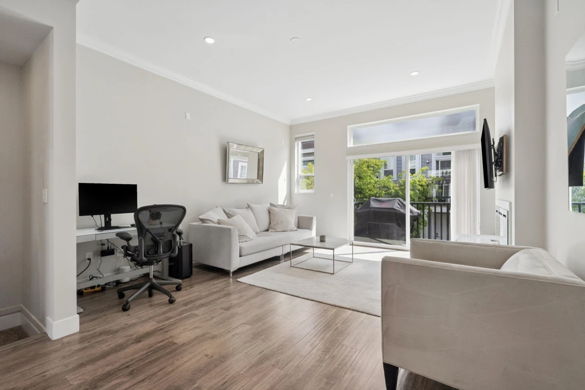 Dining Area Photo of 16 2528 156 Street, Surrey, BC