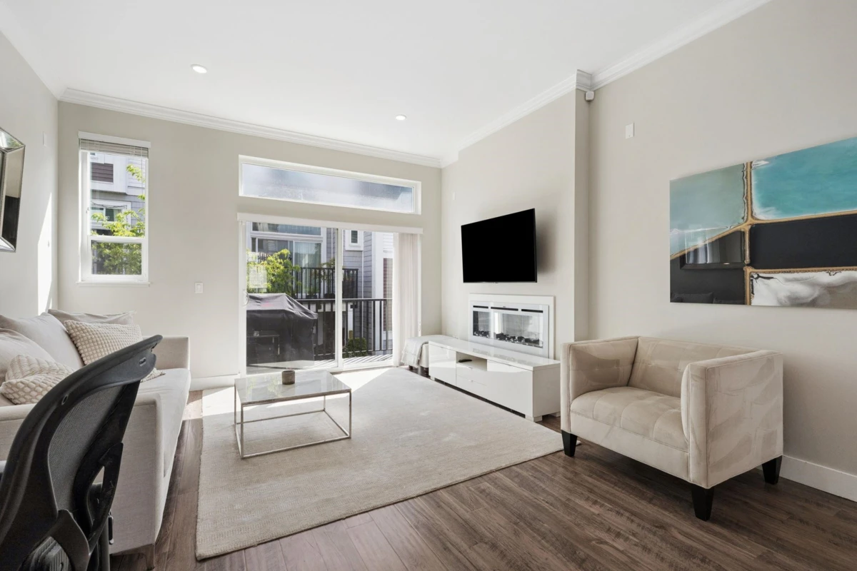 Living Room Photo of 16 2528 156 Street, Surrey, BC