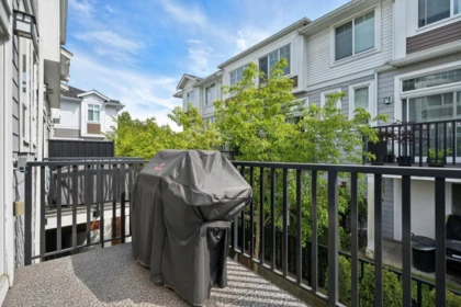 Kitchen Photo of 16 2528 156 Street, Surrey, BC