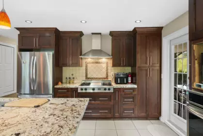 Kitchen Island Photo of 27924 112 Street, Maple Ridge, BC