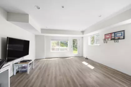 Entry Foyer Photo of 10433 248 Street, Maple Ridge, BC