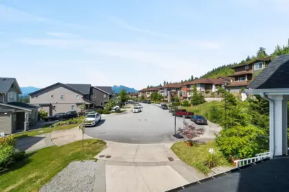 Front Yard Photo of 10433 248 Street, Maple Ridge, BC
