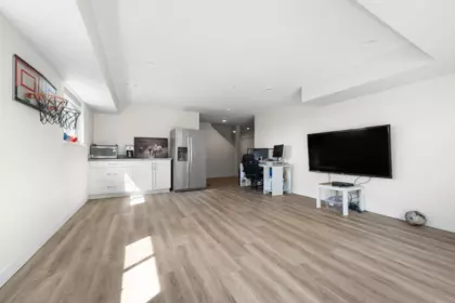 Hallway Photo of 10433 248 Street, Maple Ridge, BC
