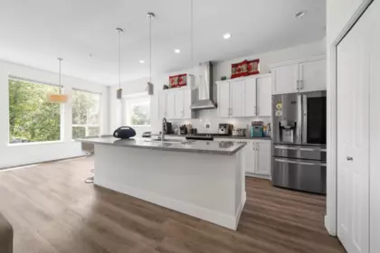 Kitchen Island Photo of 10433 248 Street, Maple Ridge, BC