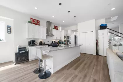 Kitchen Photo of 10433 248 Street, Maple Ridge, BC