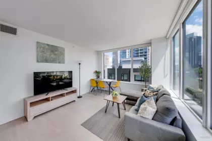 Kitchen Island Photo of 602 6537 Telford Avenue, Burnaby, BC