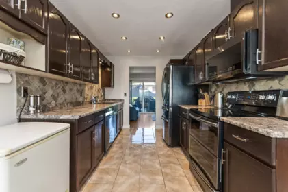 Kitchen Island Photo of 27 45286 Watson Road, Chilliwack, BC