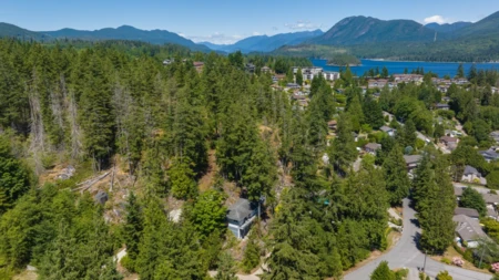 5673 Salmon Drive, Sechelt, BC, Sechelt — Single Family Residence for sale