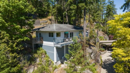 5673 Salmon Drive, Sechelt, BC, Sechelt — Single Family Residence for sale