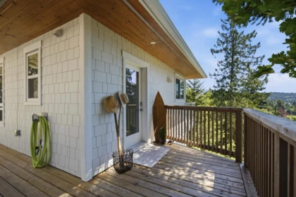 5673 Salmon Drive, Sechelt, BC, Sechelt — Single Family Residence for sale