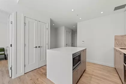Primary Bathroom Photo of 802 2288 Alpha Avenue, Burnaby, BC