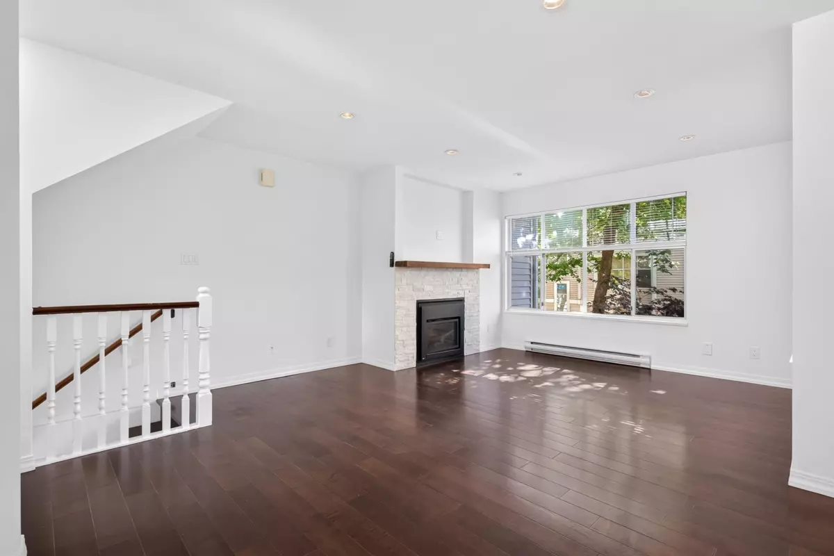 Dining Area Photo of 34 2450 Hawthorne Avenue, Port Coquitlam, BC