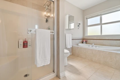 Hallway Photo of 34832 1 Avenue, Abbotsford, BC