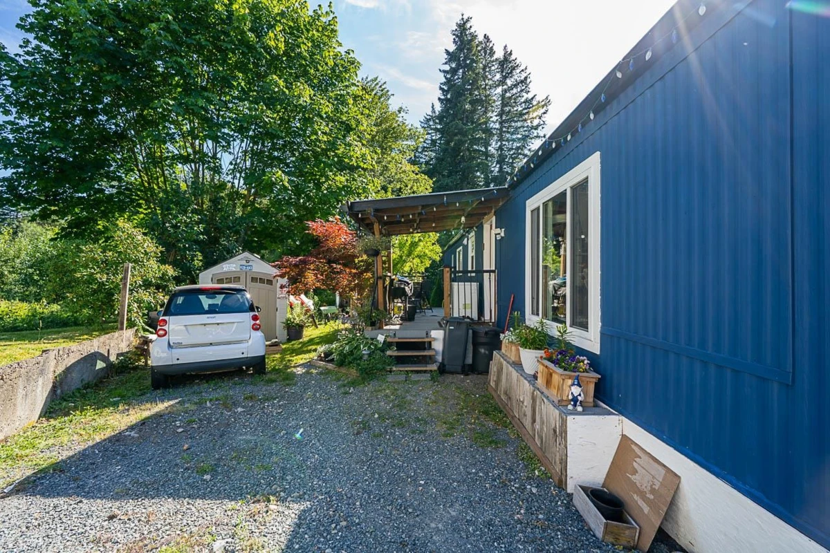 Dining Area Photo of 8 2216 Lougheed Highway, Agassiz, BC