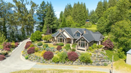 42721 Old Orchard Road, Chilliwack, BC, Chilliwack — Single Family Residence for sale