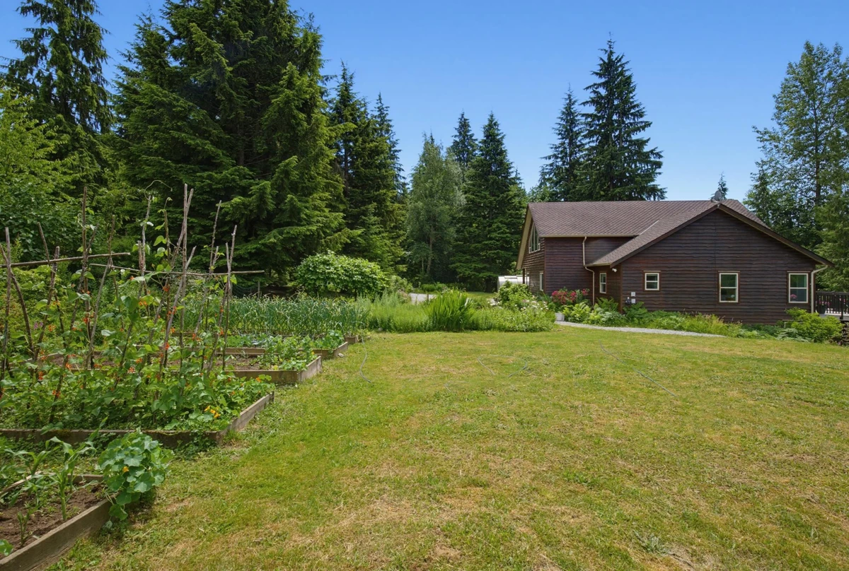 Family Room Photo of 34328 White Avenue, Mission, BC