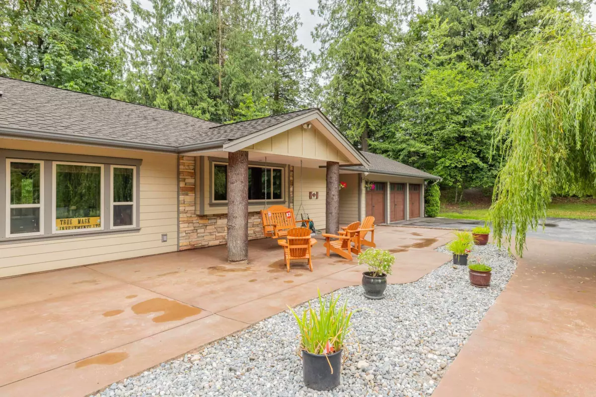 Living Room Photo of 9472 222 Street, Langley, BC