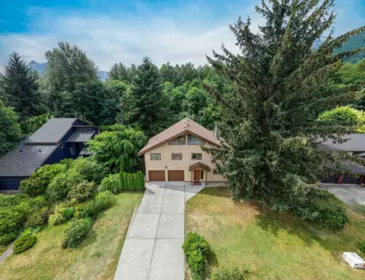 1464 Maple Crescent, Squamish, BC, Squamish — Single Family Residence for sale