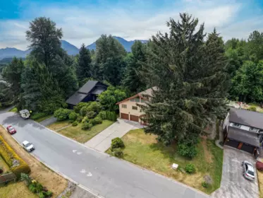 Garden / Landscaping Photo of 1464 Maple Crescent, Squamish, BC