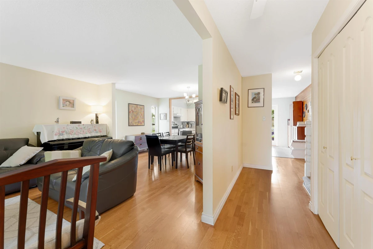 Family Room Photo of 2215 153a Street, Surrey, BC