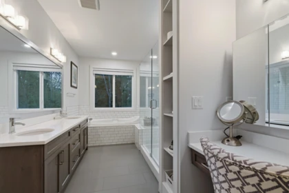 Entry Foyer Photo of 4417 Emily Carr Place, Abbotsford, BC