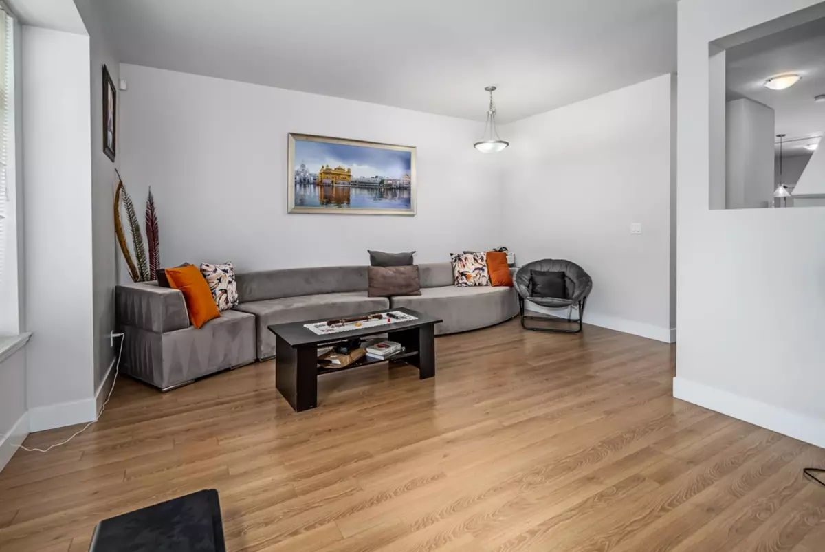 Living Room Photo of 30 6299 144 Street, Surrey, BC
