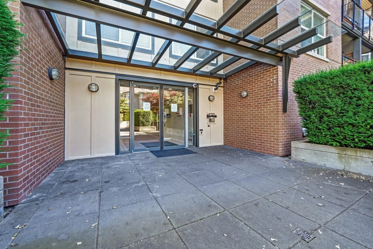 Living Room Photo of 117 10707 139 Street, Surrey, BC