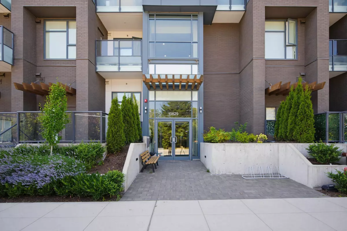 Living Room Photo of E205 10829 140 Street, Surrey, BC