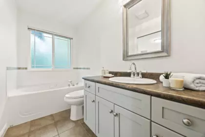 Primary Bathroom Photo of 24222 103 Avenue, Maple Ridge, BC