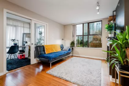 Kitchen Island Photo of 506 989 Beatty Street, Vancouver, BC
