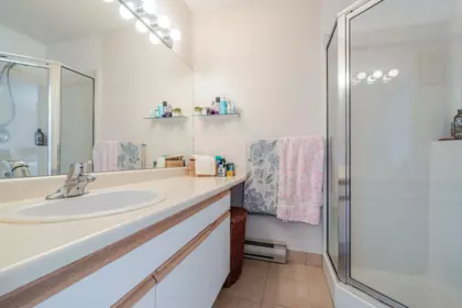 Primary Bathroom Photo of 16 901 W 17th Street, North Vancouver, BC