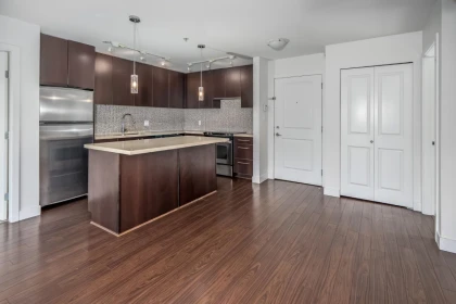 406 15735 Croydon Drive, Surrey, BC, Surrey — Apartment/Condo for sale
