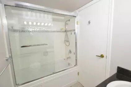 Primary Bathroom Photo of 1201 6611 Cooney Road, Richmond, BC