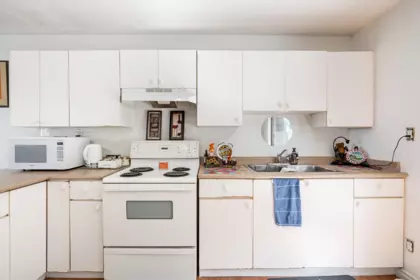 Kitchen Island Photo of 10956 128a Street, Surrey, BC