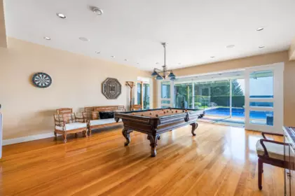 Entry Foyer Photo of 1626 Pinecrest Drive, West Vancouver, BC