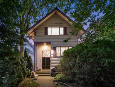 122 W 17th Avenue, Vancouver, BC, Vancouver — Single Family Residence for sale