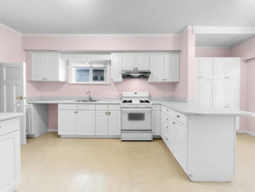 Kitchen Island Photo of 122 W 17th Avenue, Vancouver, BC