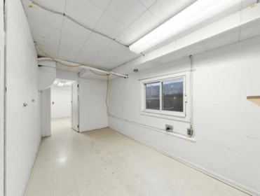Laundry Room Photo of 122 W 17th Avenue, Vancouver, BC